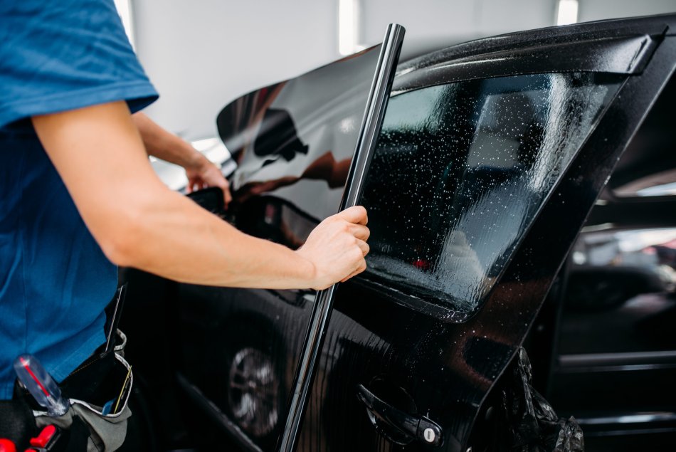 Ofroj Licence per hapje salloni per veshje xhamash te zinj 100 €