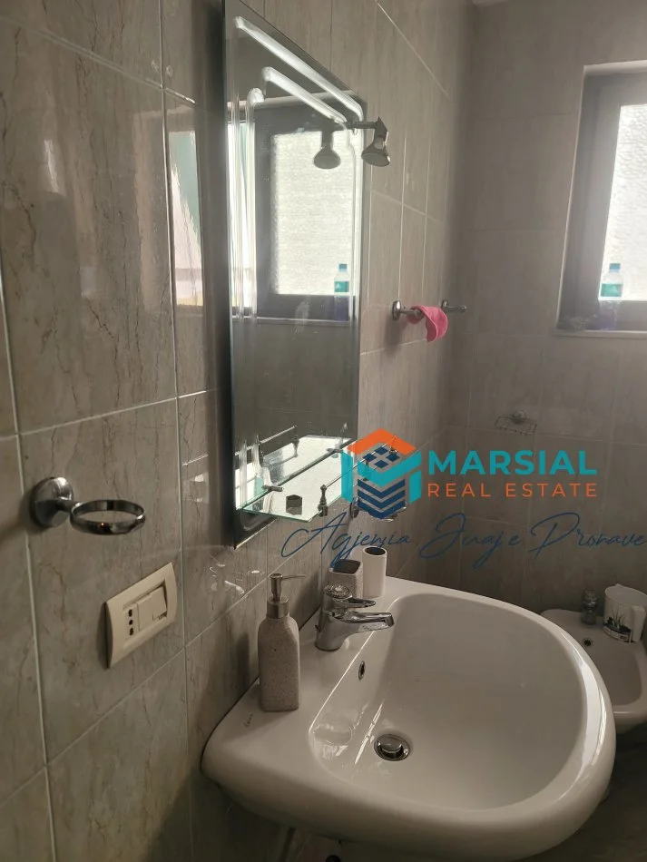 Tirane, jepet me qera apartament 2+1 Kati 1, 112 m² 650 € 