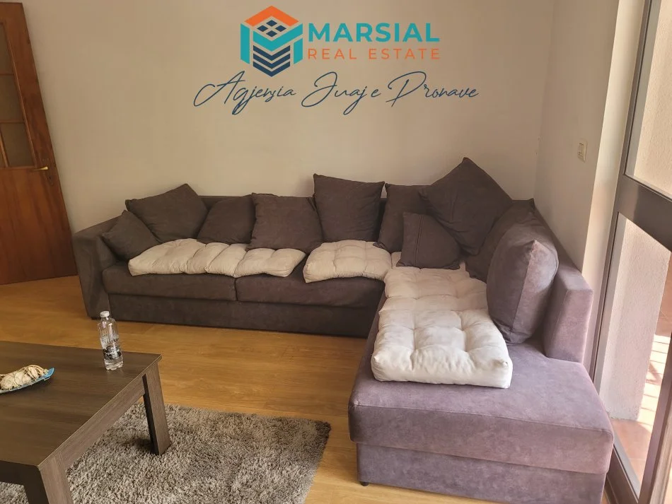 Tirane, jepet me qera apartament 2+1 Kati 1, 112 m² 650 € 