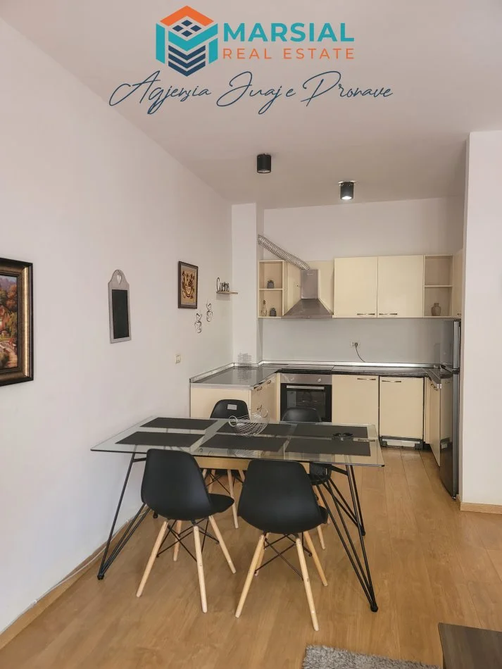 Tirane, jepet me qera apartament 2+1 Kati 1, 112 m² 650 € 
