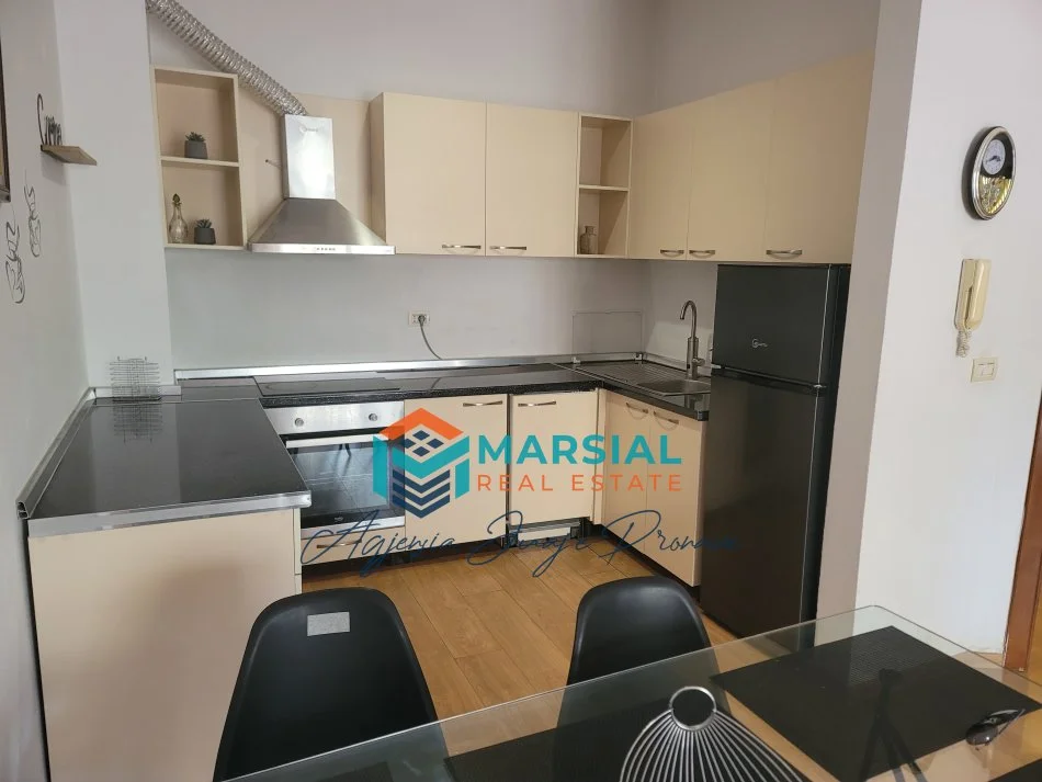 Tirane, jepet me qera apartament 2+1 Kati 1, 112 m² 650 € 