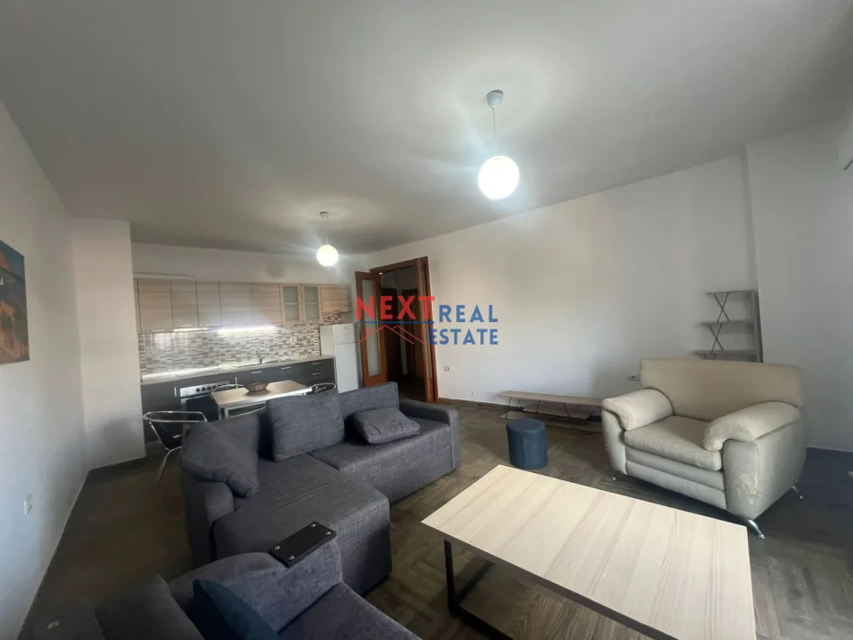Vlore, jepet me qera apartament 1+1+Ballkon Kati 4, 300 € (XHAMIA, VLORE)