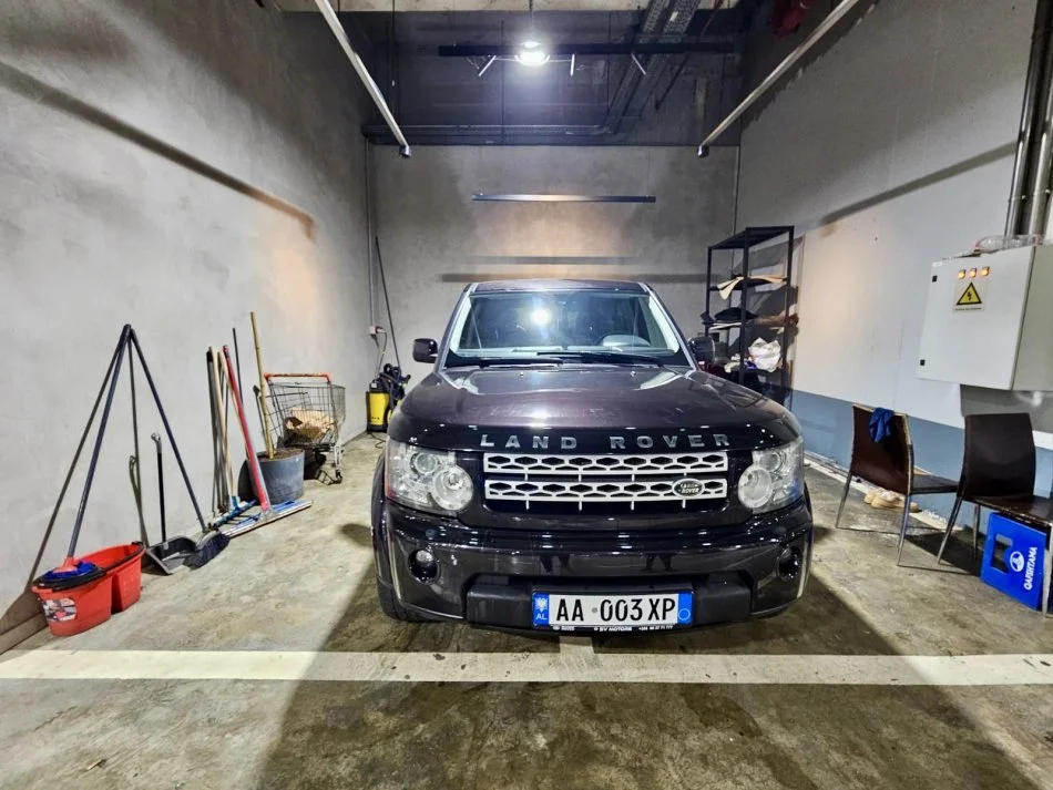 Tirane, shitet makine Land Rover Discovery 4 Nafte, e zeze Kondicioner 237 km 8.000 €