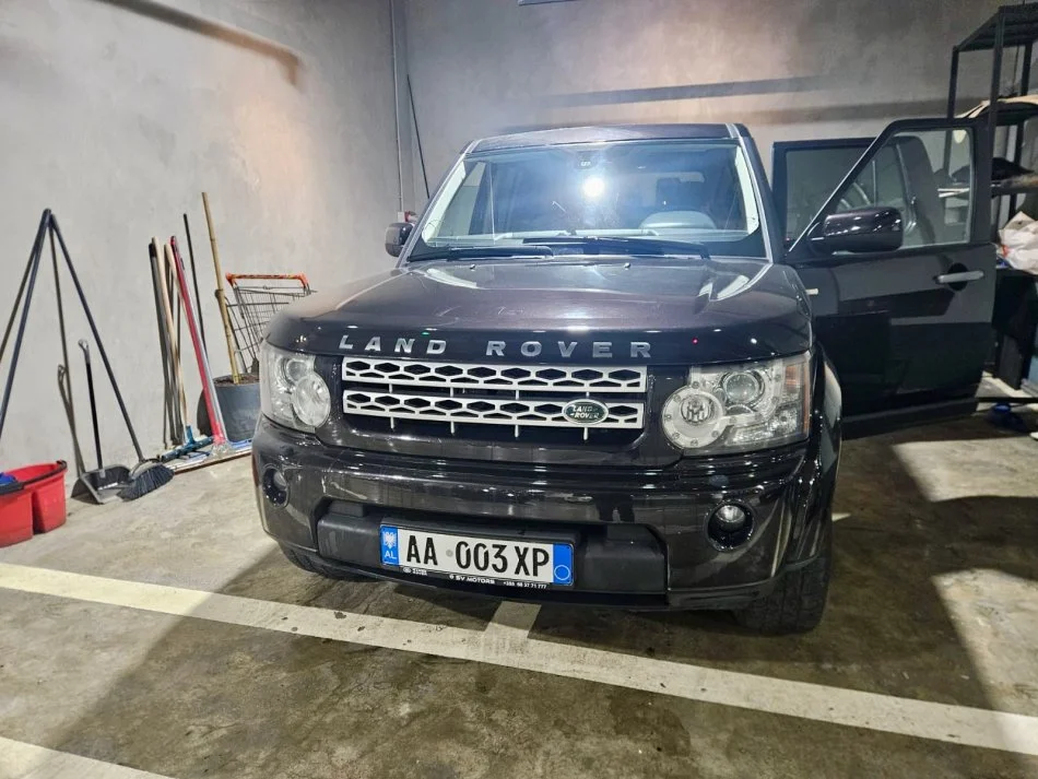 Tirane, shitet makine Land Rover Discovery 4 Nafte, e zeze Kondicioner 237 km 8.000 €