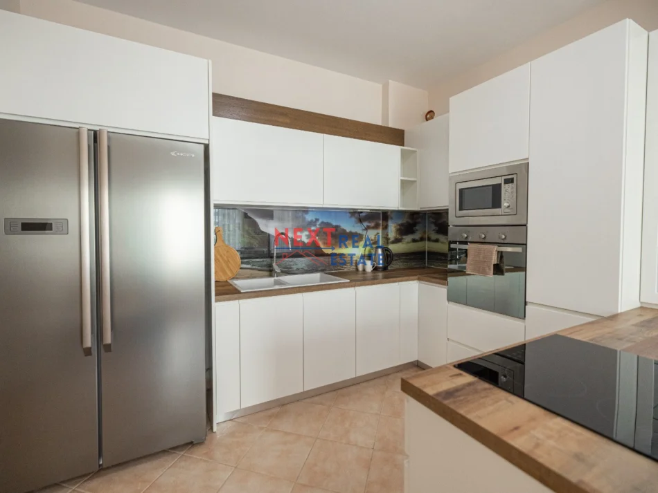 Vlore, jepet me qera apartament 1+1+Ballkon , 350 € (LUNGOMARE)