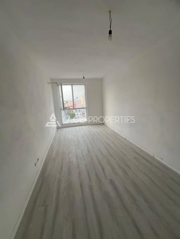 Durres, jepet me qera apartament 3+1 Kati 6, 105 m² 499 € (Ujsjellesi, Durres)