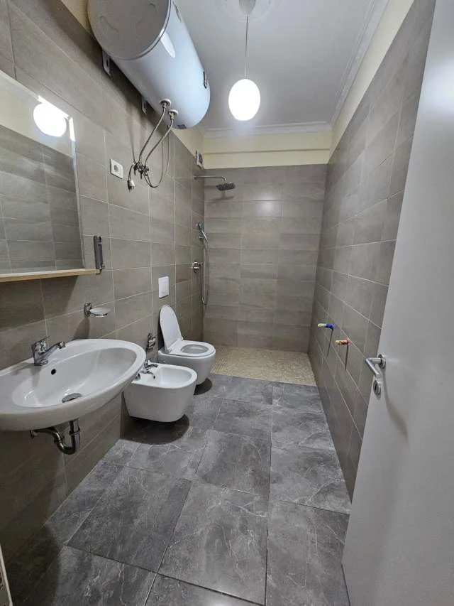 Tirane, jap me qera apartament 2+1+A+BLK Kati 5, 108 m² 550 Euro (green city)
