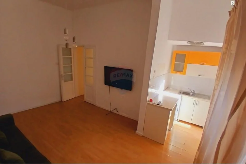 Tirane, jepet me qera apartament 2+1 Kati 4, 80 m² 650 € (Sheshi Willso)