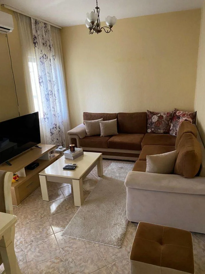 jepet me qera apartament 1+1+Ballkon Kati 6, 75 m² 600 € (RRUGA E KAVAJES)