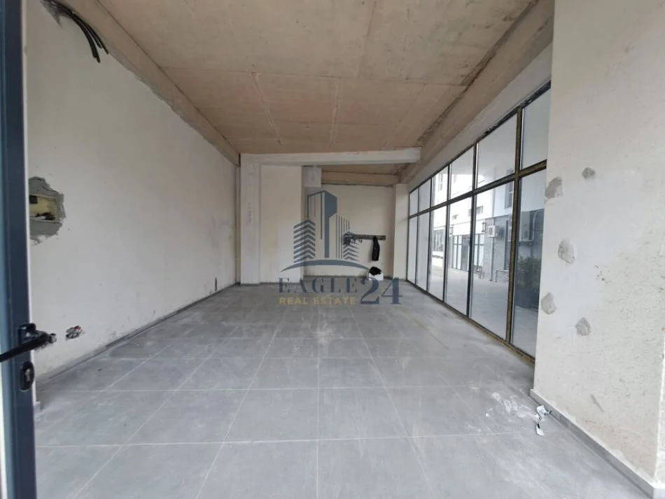 Tirane, shitet dyqan , 56 m² 152.000 € (MISTO MAME)