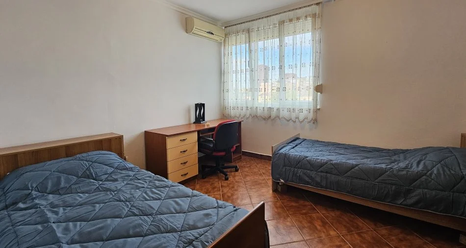 Tirane, jepet me qera apartament 2+1+Ballkon Kati 5, 110 m² 850 € (Ish Ekspozita)