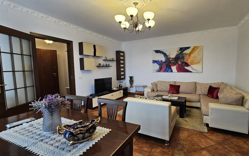 Tirane, jepet me qera apartament 2+1+Ballkon Kati 5, 110 m² 850 € (Ish Ekspozita)