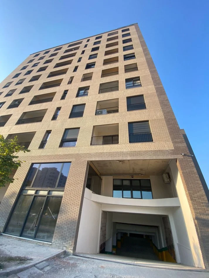 Tirane, shitet apartament 3+1+Aneks+Ballkon Kati 3, 149 m² 253.300 € (Fusha Aviacionit)