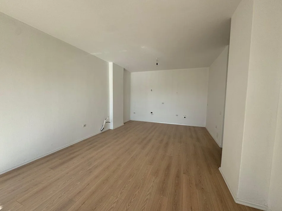Tirane, shitet apartament 3+1 Kati 5, 150 m² 250.000 € (ISH FUSHA AVIACIONIT)