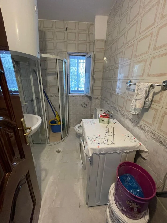 Tirane, jepet me qera apartament 2+1 Kati 1, 75 m² 500 € (irfan tomini)