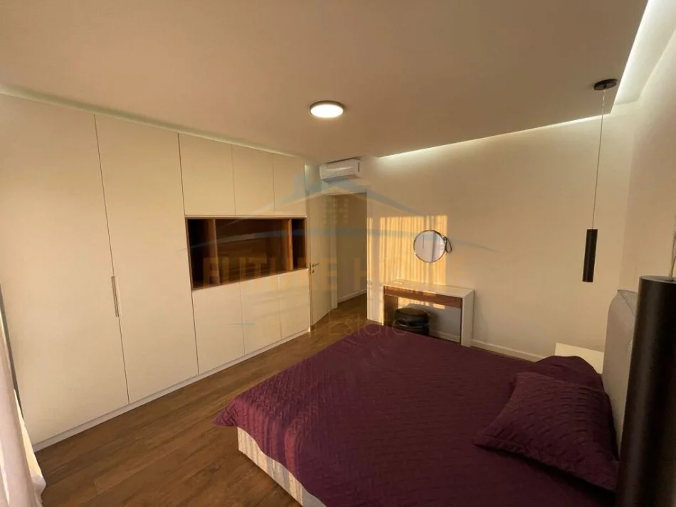 Tirane, shitet apartament 3+1+Ballkon Kati 9, 155 m² 630.000 € (Rruga e elbasanit)