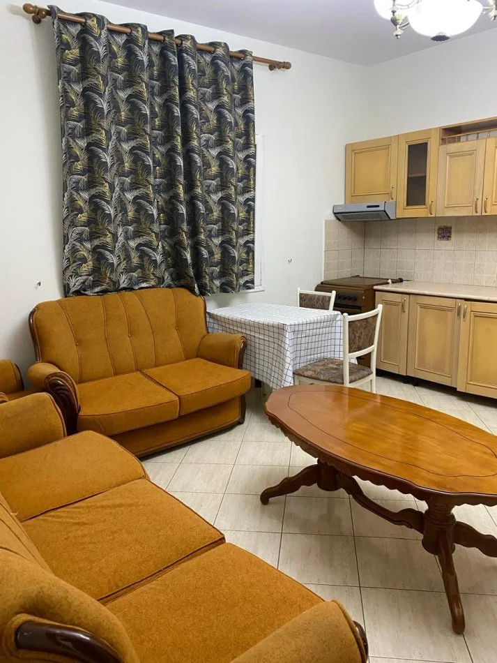 Tirane, jepet me qera Vile 1+1 Kati 1, 65 m² 370 € (jordan misja,prane universitetit Beder)