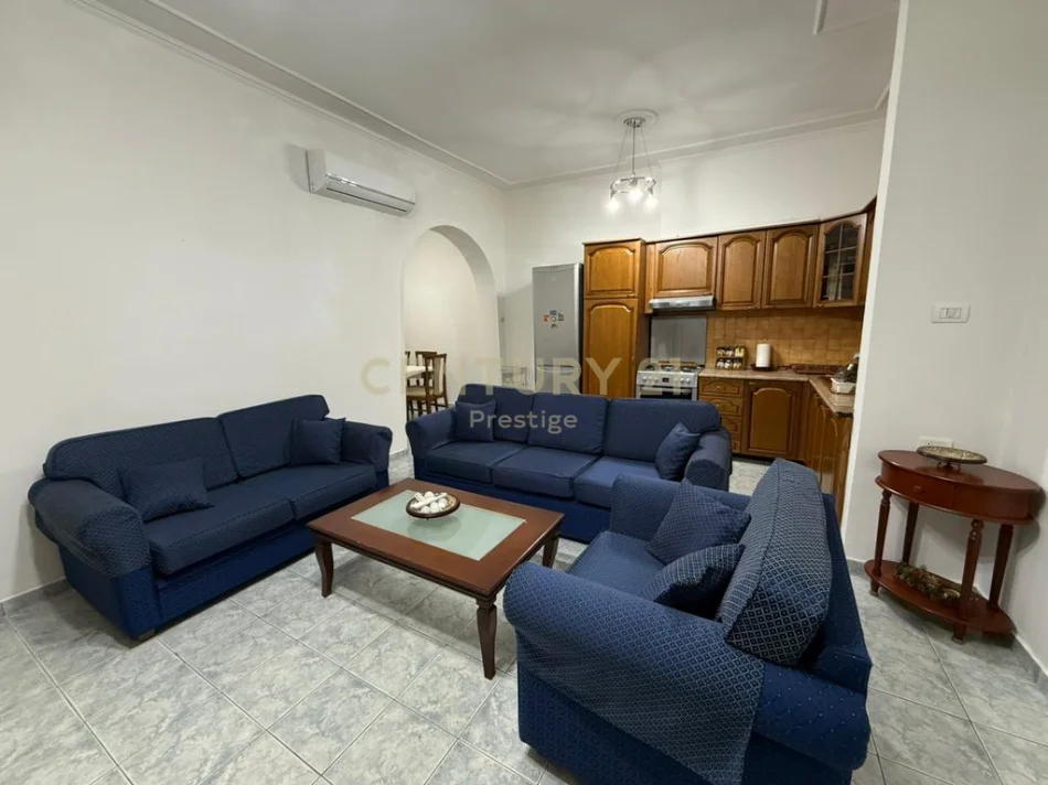Tirane, jepet me qera apartament 2+1 Kati 4, 100 m² 749 € (bllok)