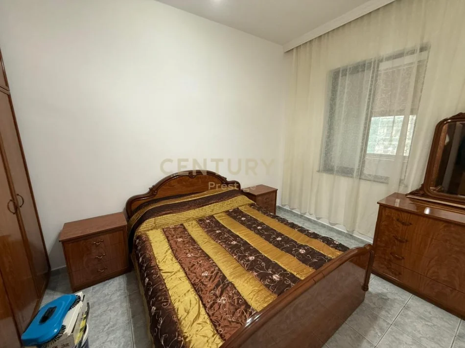 Tirane, jepet me qera apartament 2+1 Kati 4, 100 m² 749 € (bllok)