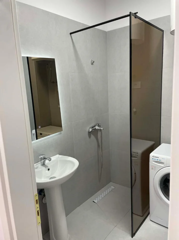 Tirane, jepet me qera apartament 1+1 Kati 5, 70 m² 450 € (Unaza e re Astir)