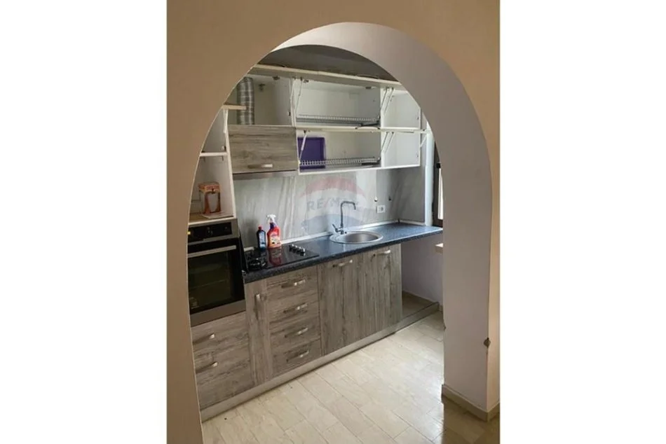 Tirane, jepet me qera apartament 1+1+Ballkon Kati 5, 60 m² 370 € (Shkolla e Baletit)