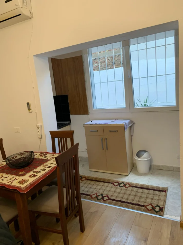 Tirane, jepet me qera apartament 2+1 Kati 1, 76 m² 550 € (PAZARI I RI)