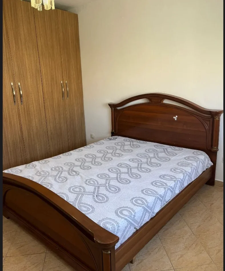 Tirane, jepet me qera apartament 1+1 Kati 4, 55 m² 450 € (XHAMLLIKU)