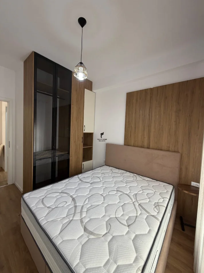 Tirane, jepet me qera apartament 1+1 Kati 6, 50 m² 450 € (ALI DEMI)