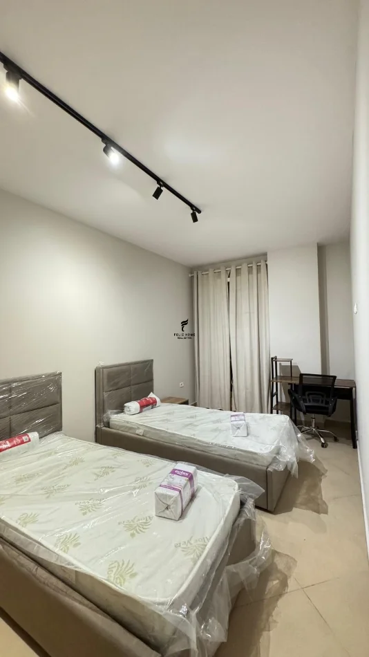 Tirane, jepet me qera apartament 2+1 Kati 5, 90 m² 750 € (LIQENI ARTIFICIAL)