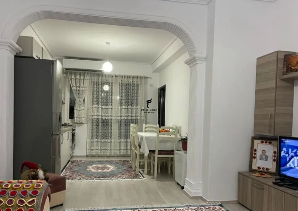 Tirane, jepet me qera apartament 1+1 Kati 3, 75 m² 500 € (VASIL SHANTO)