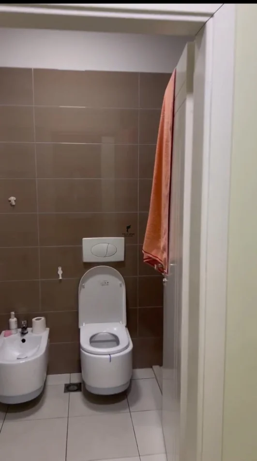 Tirane, jepet me qera apartament 1+1 Kati 4, 78 m² 600 € (KOMUNA E PARISIT)