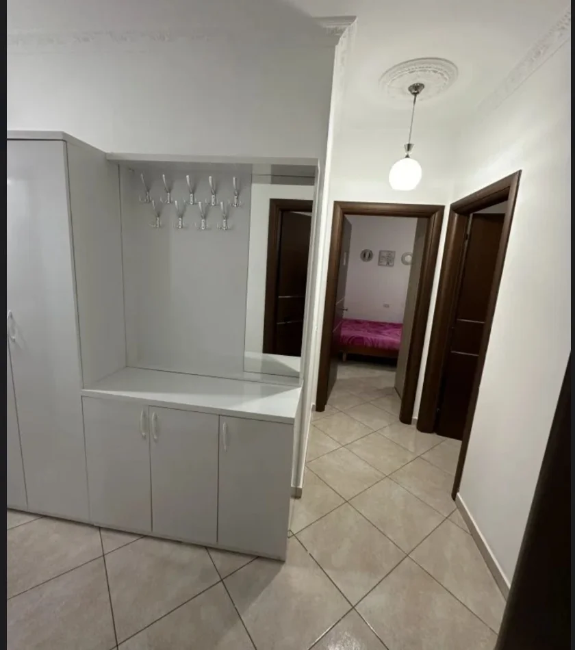 Tirane, jepet me qera apartament 2+1 Kati 2, 100 m² 550 € (ASTIR)