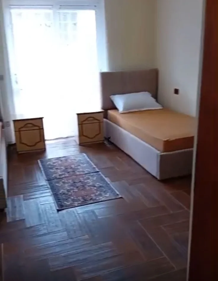 Tirane, jepet me qera apartament 2+1 Kati 2, 85 m² 520 € (XHAMLLIKU)
