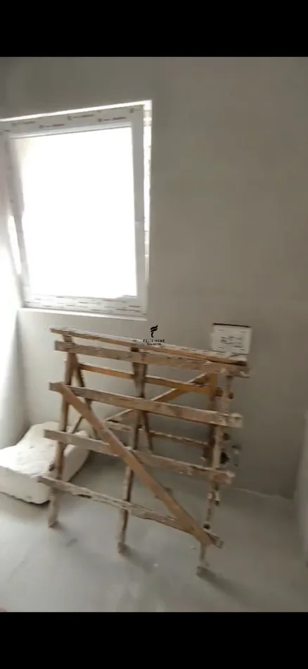 Tirane, jepet me qera zyre Kati 1, 94 m² 800 € (LAPRAKE)
