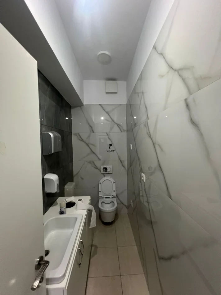 Tirane, jepet me qera zyre Kati 1, 90 m² 800 € (RRUGA E KAVAJES)