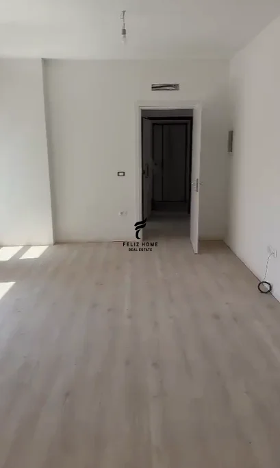 Tirane, jepet me qera zyre Kati 5, 117 m² 600 € (LAPRAKE)