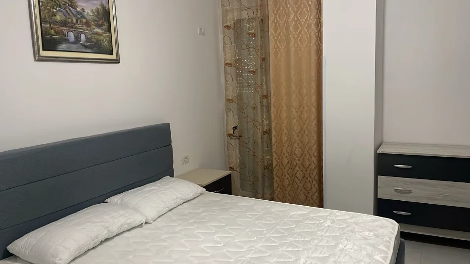 Tirane, jepet me qera apartament 2+1 Kati 5, 100 m² 600 € (5 MAJI)