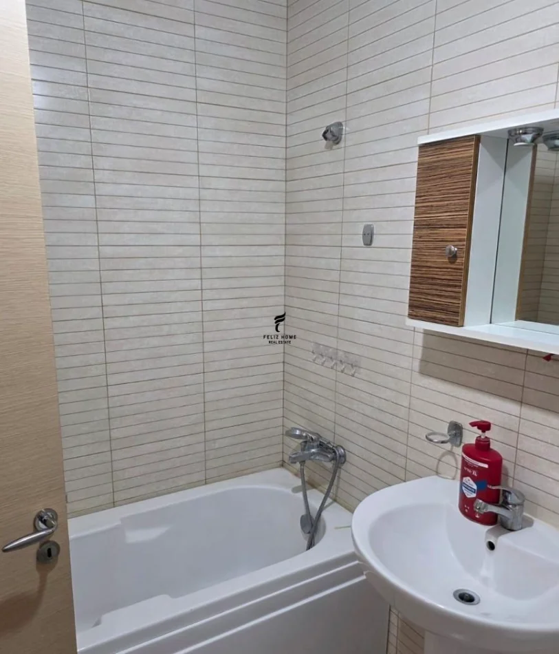 Tirane, jepet me qera apartament 2+1 Kati 1, 105 m² 650 € (21 DHJETORI)