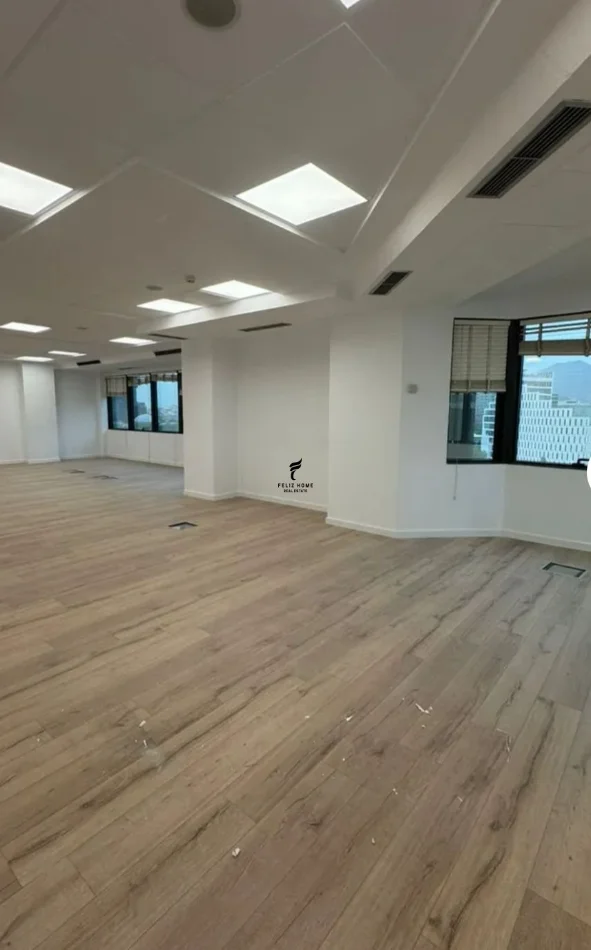 Tirane, jepet me qera zyre Kati 9, 230 m² 5.100 € (QENDER)