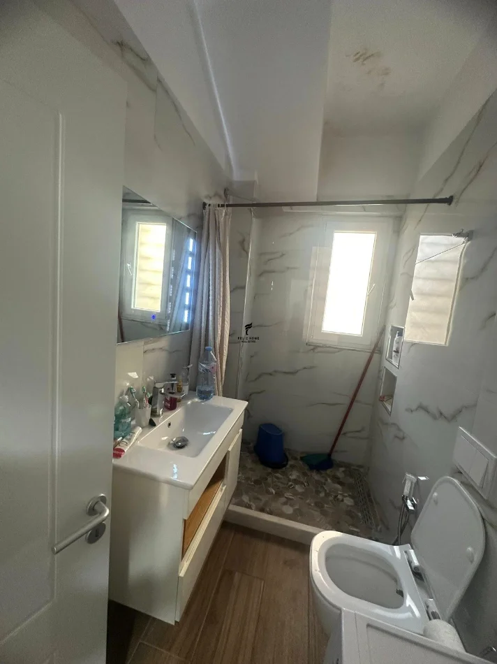 Tirane, jepet me qera apartament 2+1 Kati 2, 90 m² 1.000 € (PAZARI I RI)