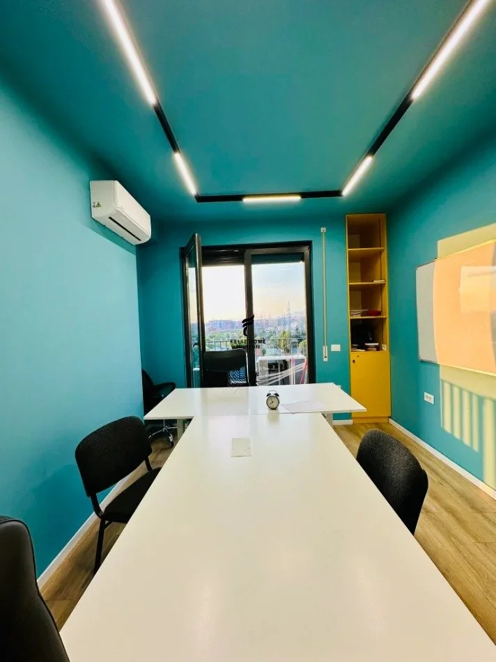Tirane, jepet me qera zyre Kati 4, 220 m² 1.700 € (JORDAN MISJA)