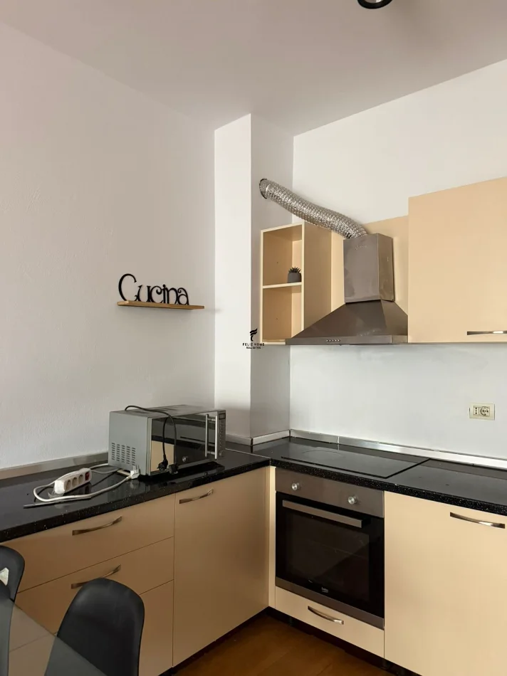 Shqiperi, jepet me qera apartament 2+1 Kati 2, 112 m² 650 € (PAZARI I RI)