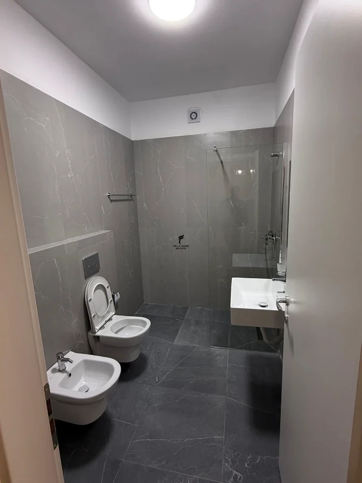 Tirane, jepet me qera apartament 1+1 Kati 3, 70 m² 550 € (5 MAJI)