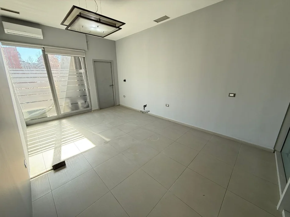 Tirane, jepet me qera zyre Kati 2, 220 m² 4.400 € (RRUGA E KAVAJES)