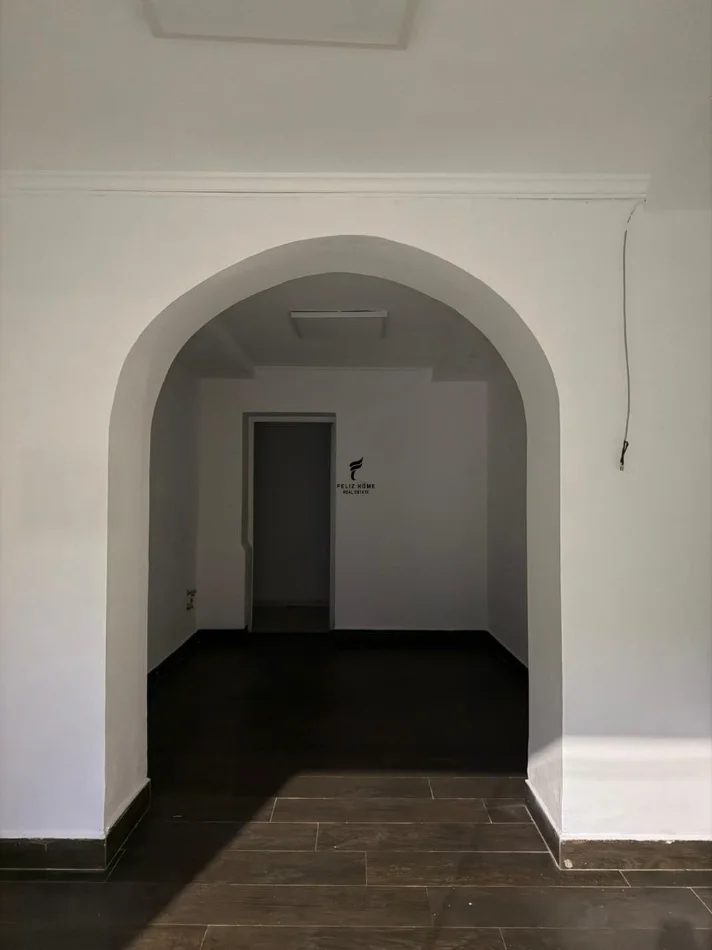 Tirane, jepet me qera dyqan Kati 0, 45 m² 650 € (SHESHI WILLSON)