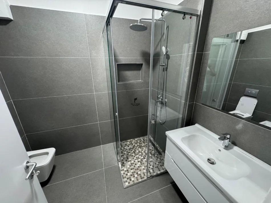 Tirane, jepet me qera apartament 1+1 Kati 3, 70 m² 550 € (YZBERISHT)