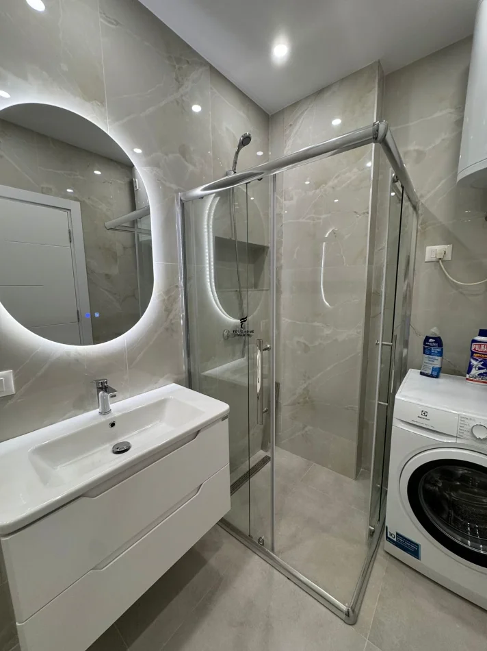 Tirane, jepet me qera apartament 1+1 Kati 4, 68 m² 700 € (BULEVARDI I RI)