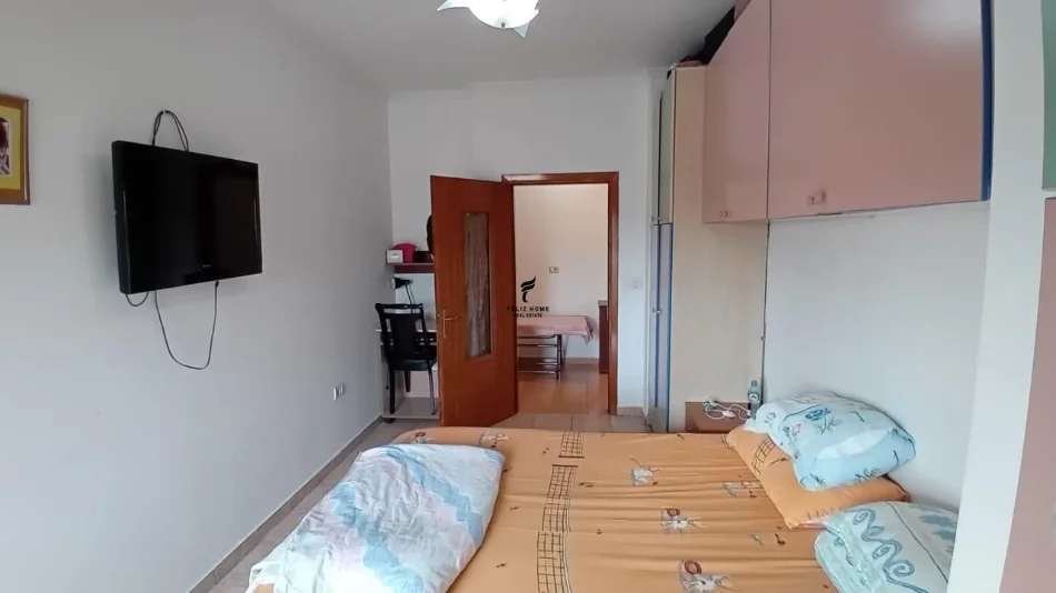 Tirane, jepet me qera apartament 2+1 Kati 4, 80 m² 500 € (KINOSTUDIO)