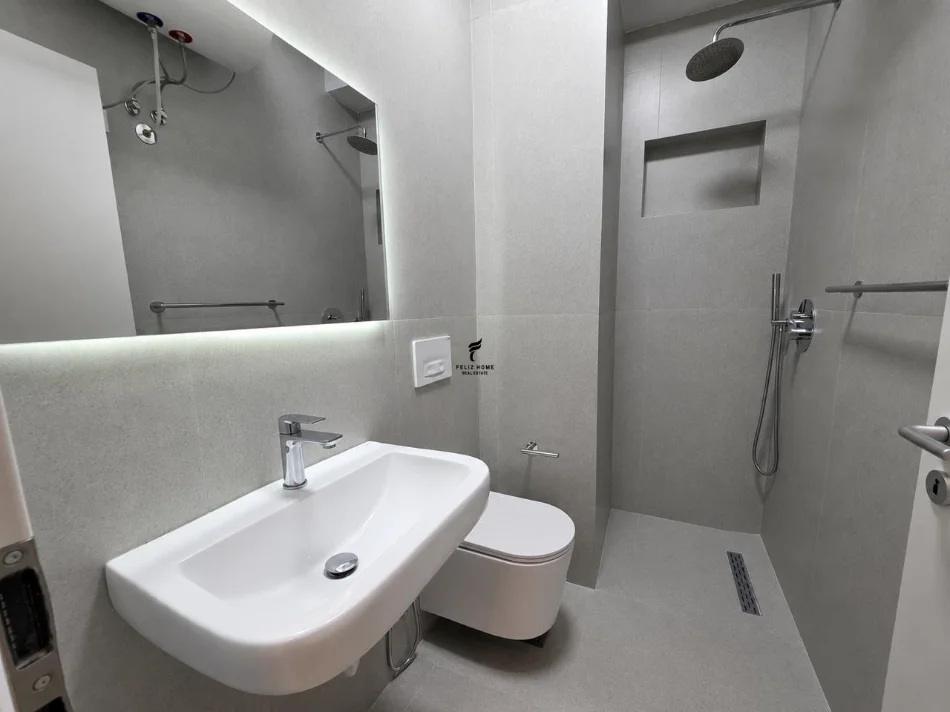 Tirane, jepet me qera apartament 1+1 Kati 8, 50 m² 470 € (ALI DEMI)