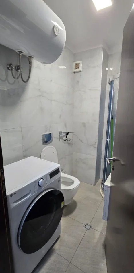 Tirane, jepet me qera apartament 1+1 Kati 4, 65 m² 550 € (KOMUNA E PARISIT)